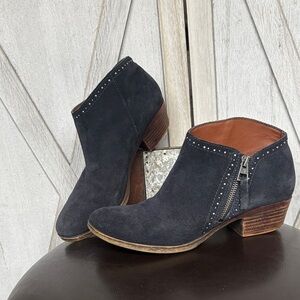 Stylish Blue Black Ankle Boots